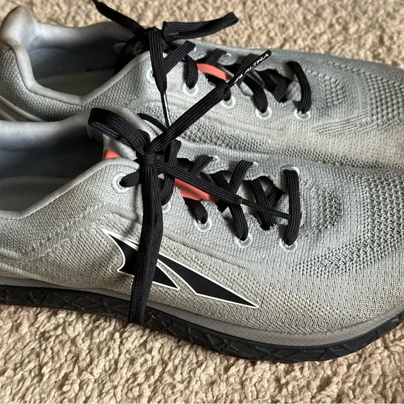 Altra Escalante 2.0 women’s size 10.5 mens size 9 running shoes. - Picture 5 of 5